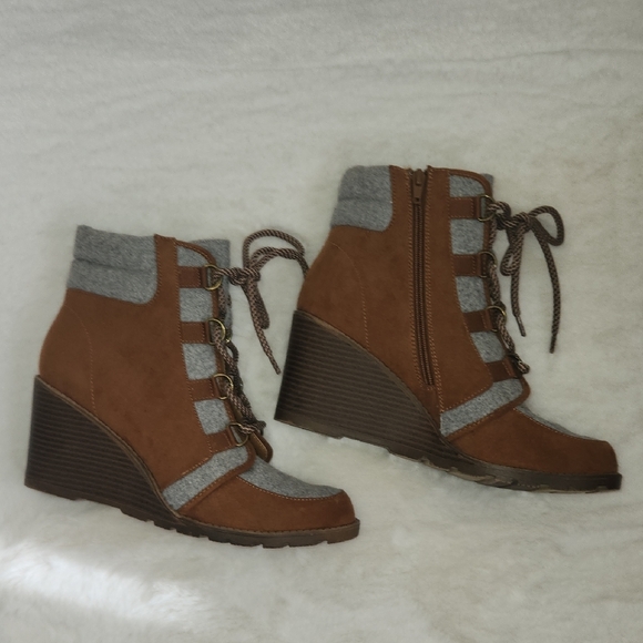 Falls Creek Brown and Gray Lace Up Boots - Picture 3 of 7